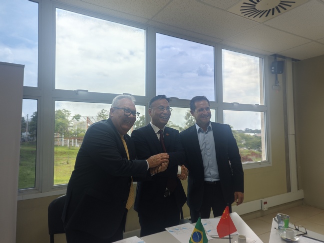 我校与巴西坎皮纳斯州立大学、巴西CPFL能源公司签署三方合作备忘录，携手共筑金砖合作新篇章