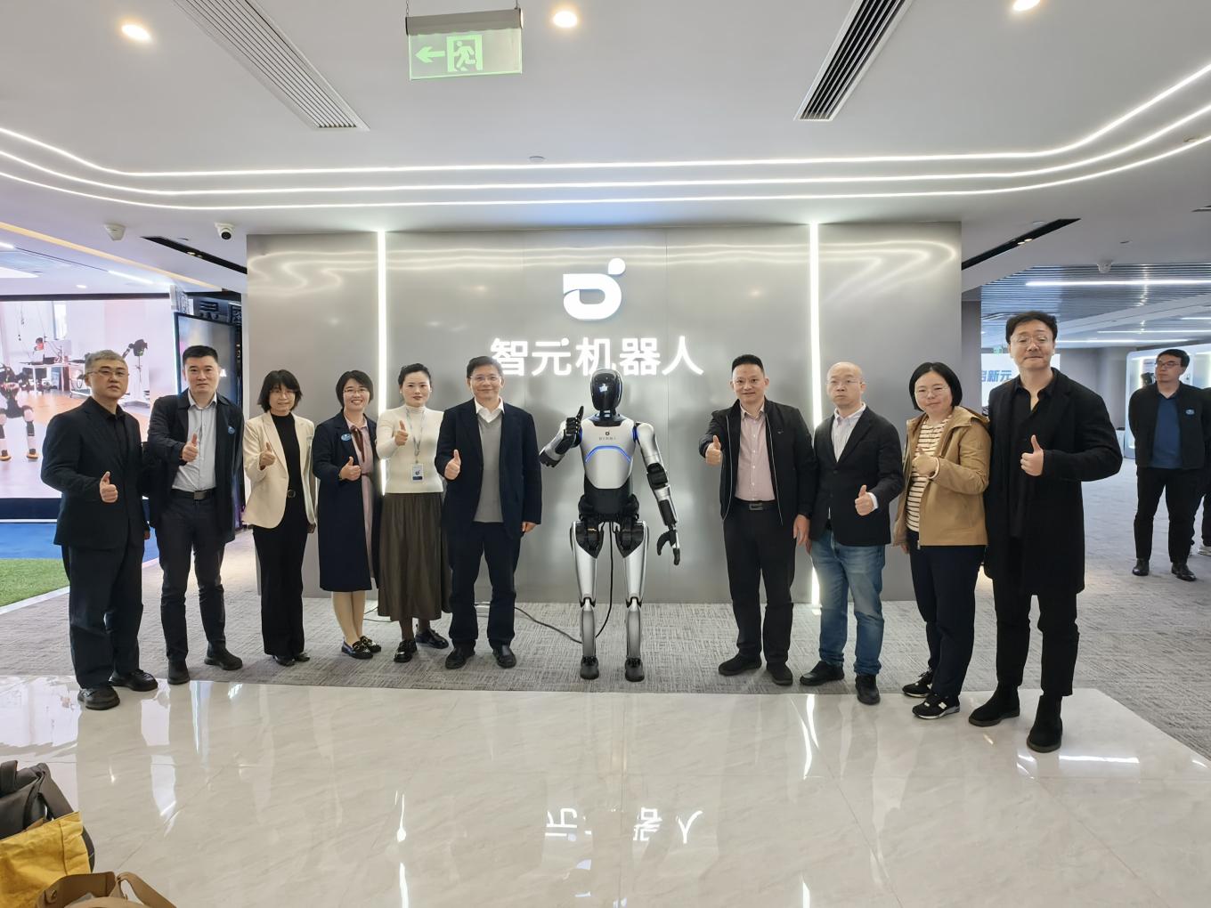 深化产教融合 共促智能发展——人工智能学部联合产教融合学院走访智元创新（上海）科技有限公司