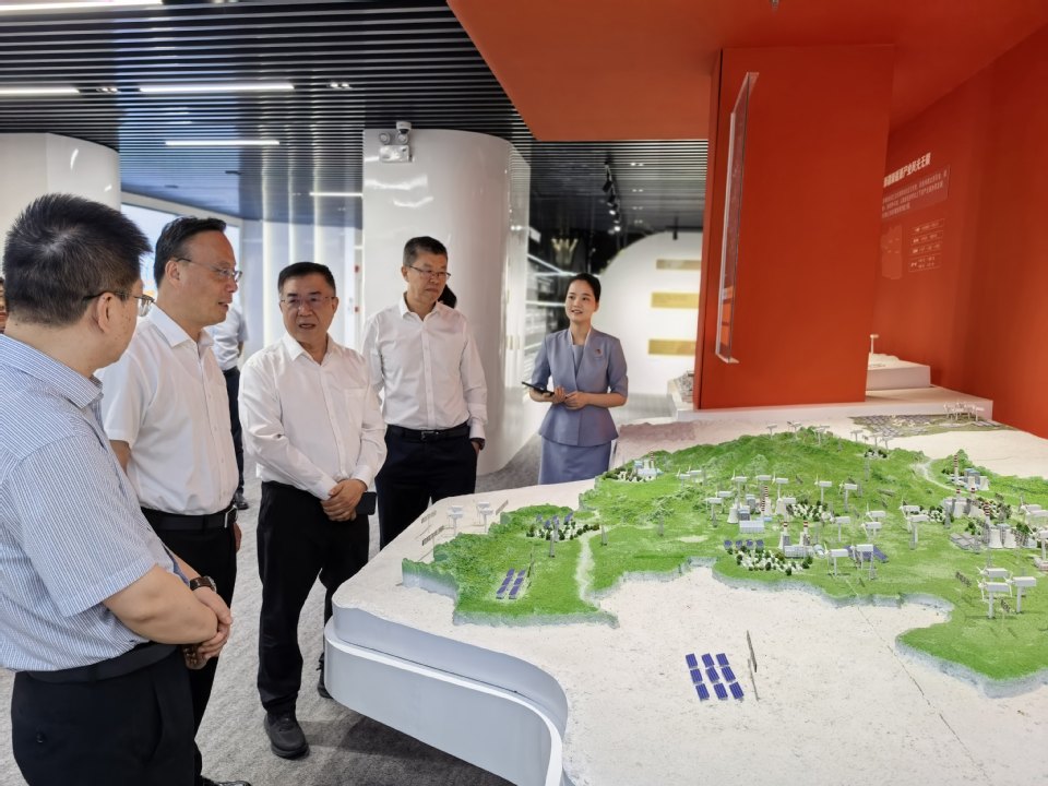 顾春华带队走访河南能源电力龙头企业和高新技术上市公司 顾春华带队走访河南能源电力龙头企业和高新技术上市公司