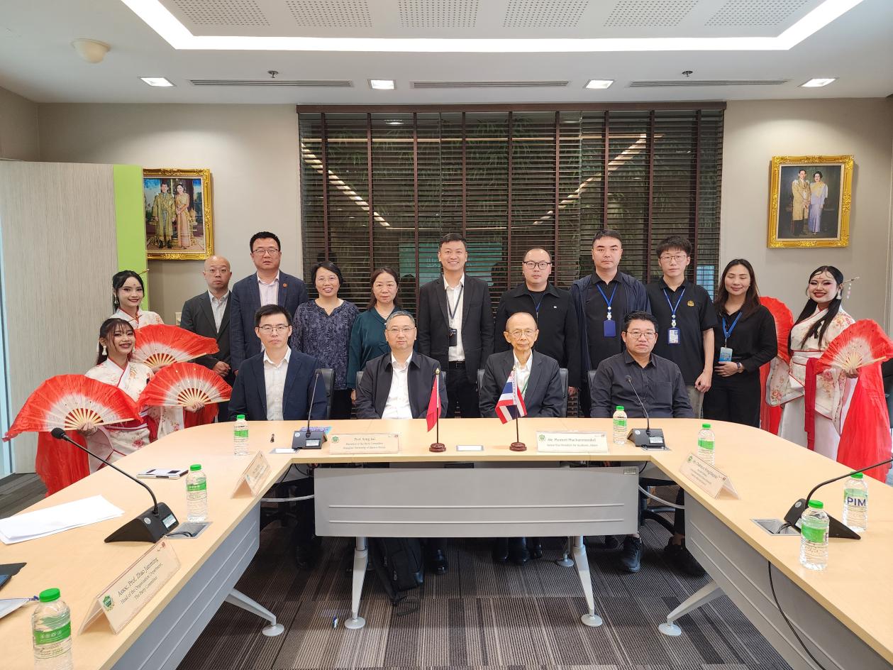 宋来率团访问泰国、越南