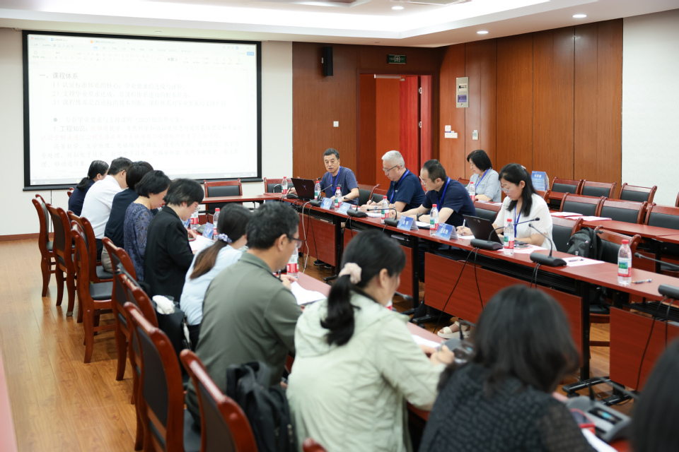 我校通信工程、电子信息工程、计算机科学与技术专业接受工程教育认证专家组现场考查 我校通信工程、电子信息工程、计算机科学与技术专业接受工程教育认证专家组现场考查
