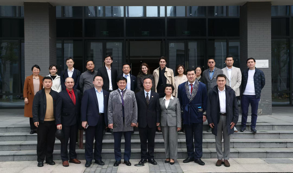 哈萨克斯坦卡拉干达州代表团访问我校