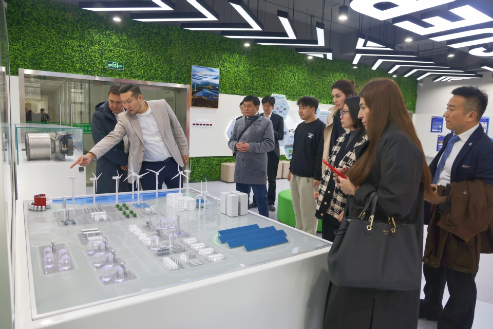 哈萨克斯坦卡拉干达州代表团访问我校