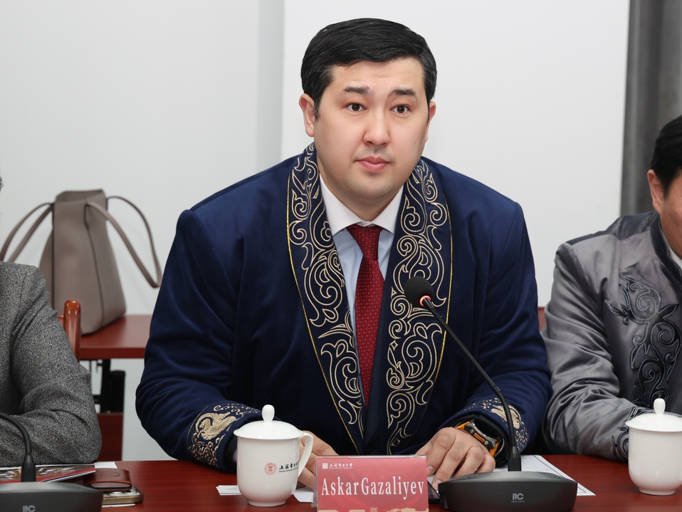 哈萨克斯坦卡拉干达州代表团访问我校