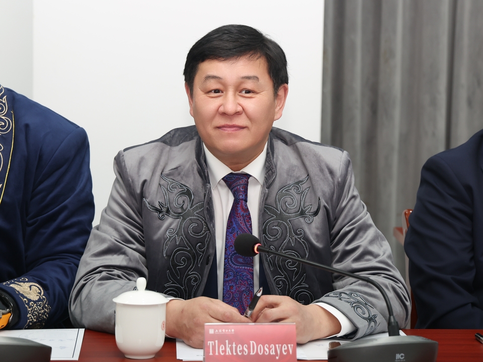 哈萨克斯坦卡拉干达州代表团访问我校